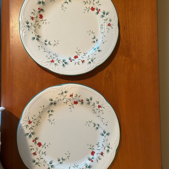Pfaltgraff Winterberry dinner plates (2) - Picture 5 of 10